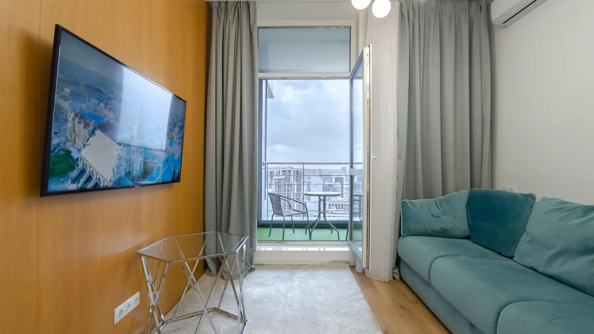 Petrovdom Apartments 19-408 In Rc Central Park ,7 John Mccain Street Kiev