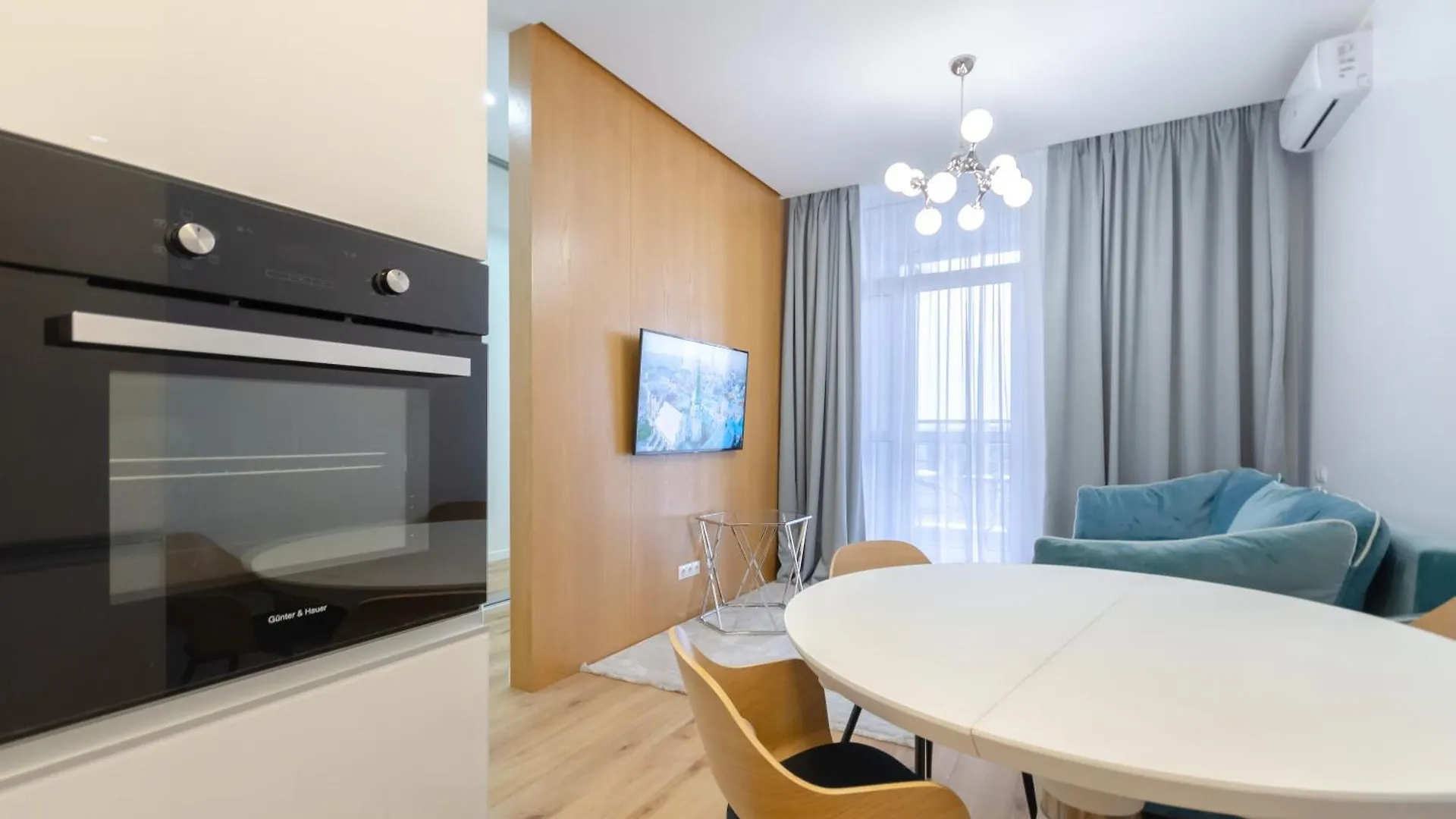 Petrovdom Apartments 19-408 In Rc Central Park ,7 John Mccain Street Kiev