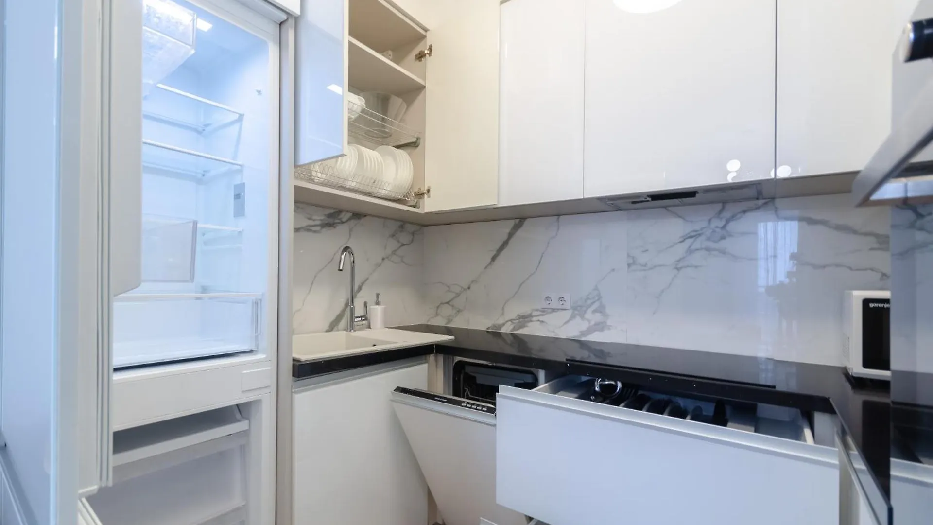 Petrovdom Apartments 19-408 In Rc Central Park ,7 John Mccain Street Kiev Ucraina