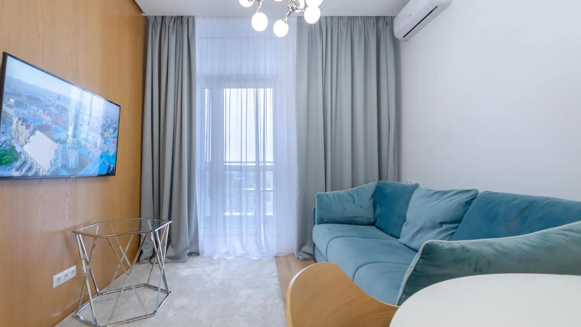 Petrovdom Apartments 19-408 In Rc Central Park ,7 John Mccain Street Kiev