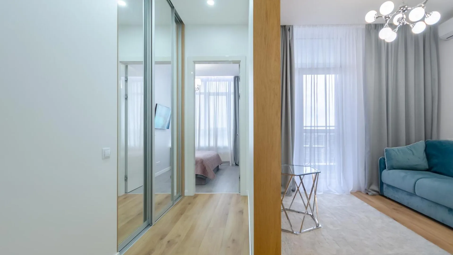 Petrovdom Apartments 19-408 In Rc Central Park ,7 John Mccain Street Kiev