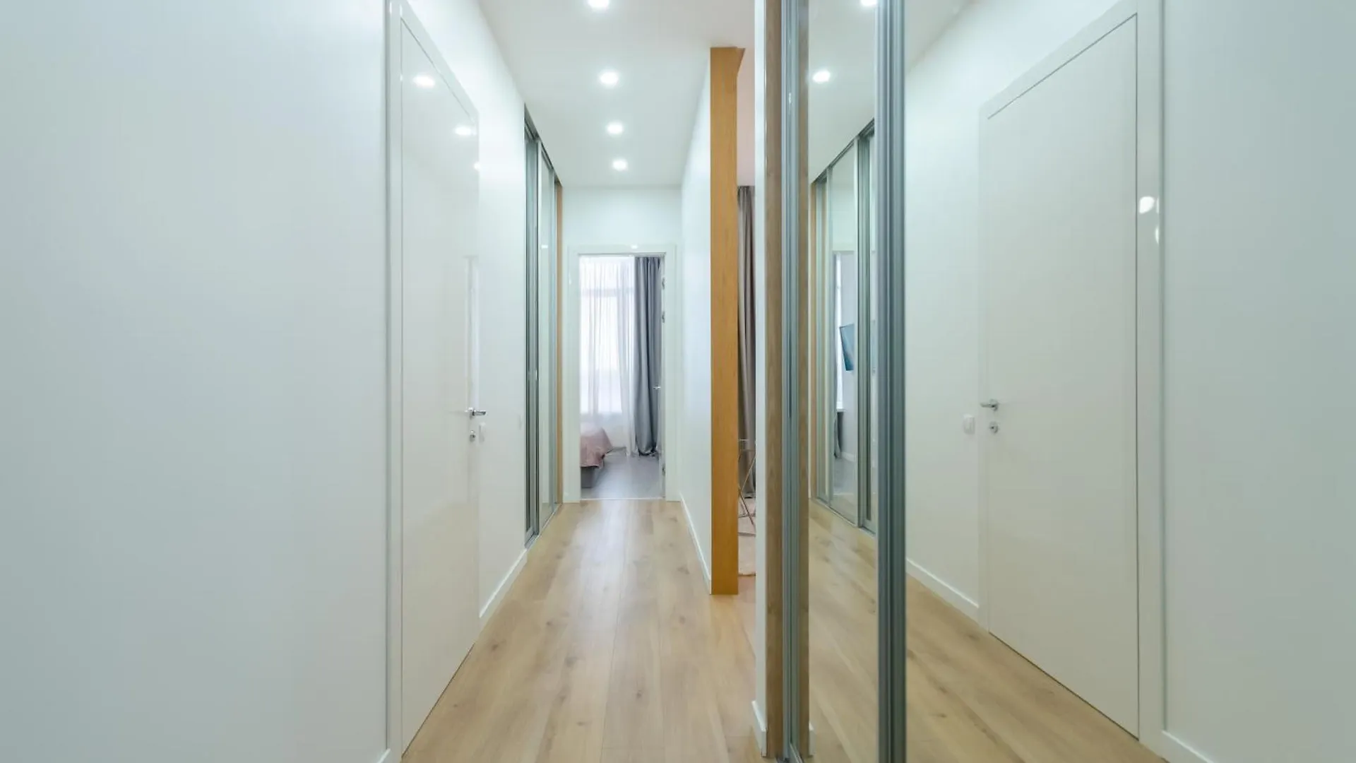 Petrovdom Apartments 19-408 In Rc Central Park ,7 John Mccain Street Kiev
