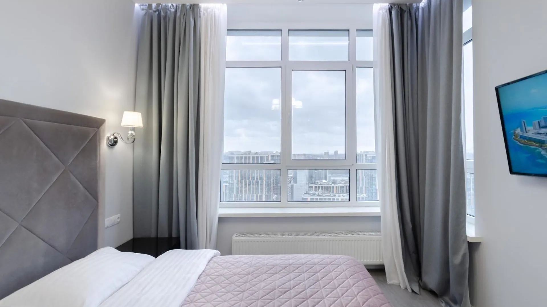 Petrovdom Apartments 19-408 In Rc Central Park ,7 John Mccain Street Kiev